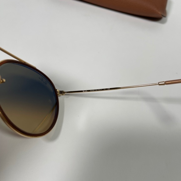 Ray-Ban Gold Round Sunglasses EUC main image 10